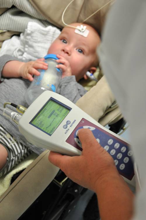 Hoerscreening bei Babys - HNO Klinik Magdeburg