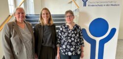 Der Forschungspreis Kinderschutz geht an Dr. Ulrike Hoffmann rechts