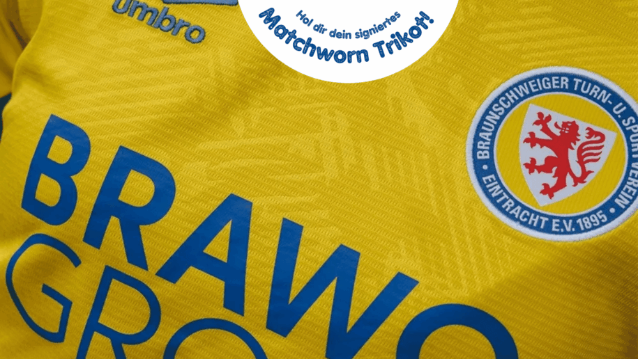 Ein Ausschnitt des aktuellen Trikot von Eintracht Braunschweig mit dem Logo des Fußballvereins