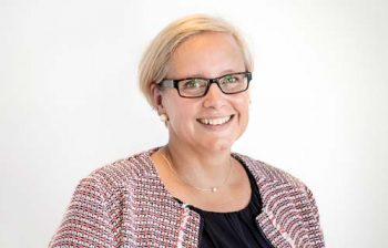 AnjaWenk – KROSCHKE KINDERSTIFTUNG Anja Wenk, Geschäftsführerin Büro Ahrensburg - Kindern helfen durch die Kroschke Kinderstiftung